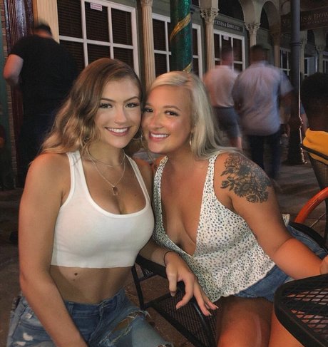 Holly Cloar model pretty pictures