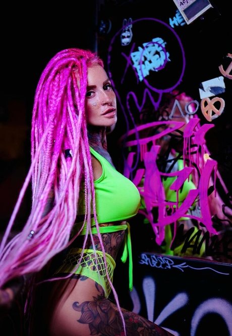 Bantik Boy erotic pornstar photos