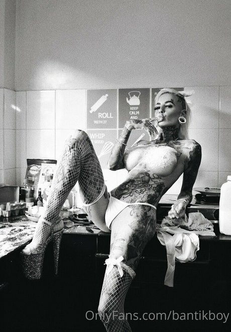 Bantik Boy star sexy archive