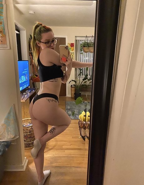 handj0bzbychelle nude actress image