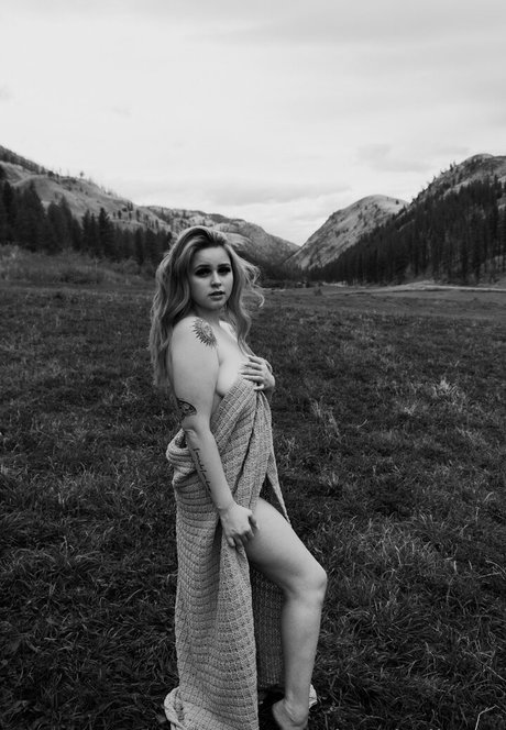 handj0bzbychelle adult star picture