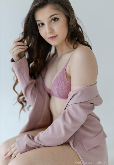 Leisy Lucy pretty pornstar pics