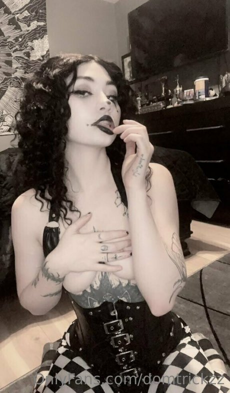 domtrickzz model nude picture