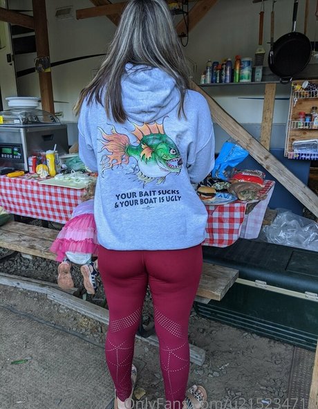 thickmommarie model hot image