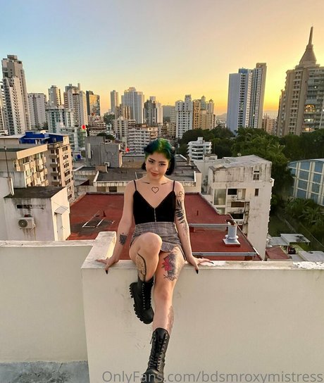 mistressroxybdsm beautiful actress img