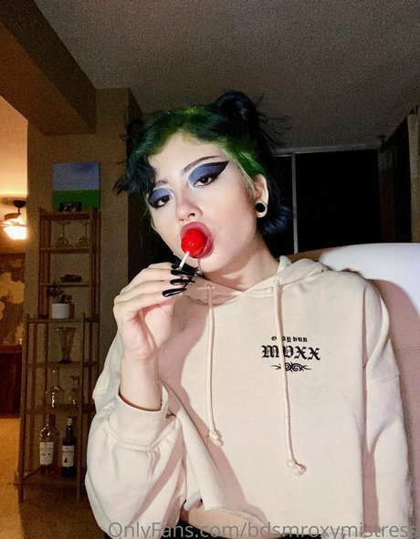 mistressroxybdsm model adult image