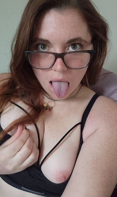 IsSheABrat model free photo