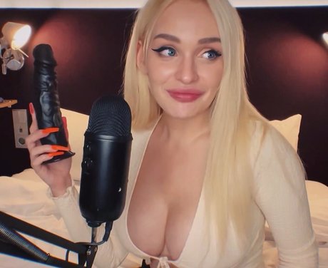 Arina SL star nudes pic