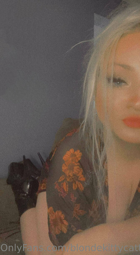 blondekittycattt model nudes img