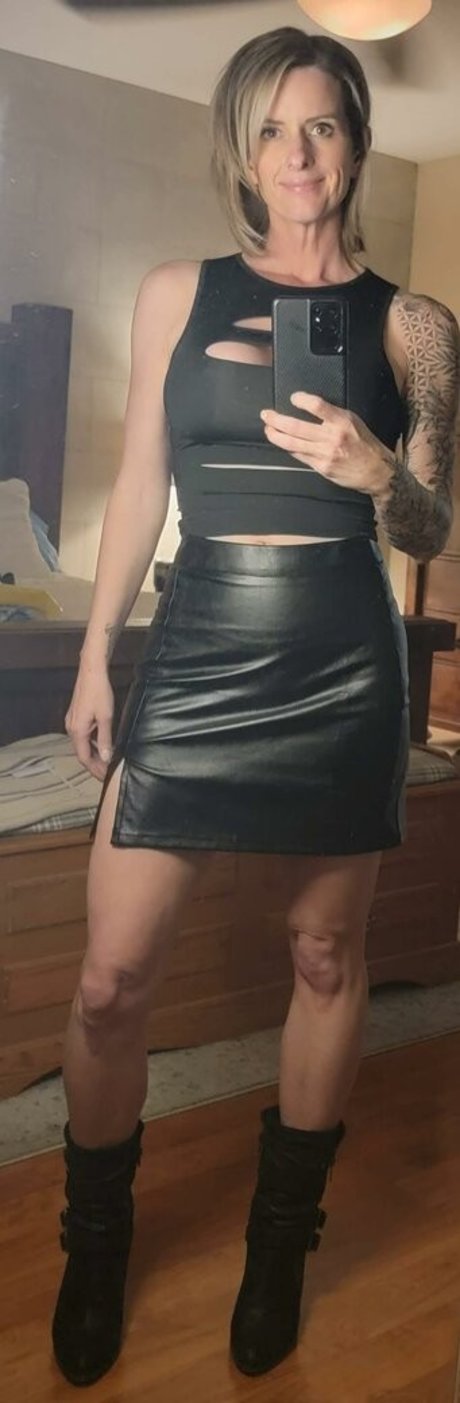 sweet n sexy erin adult model img