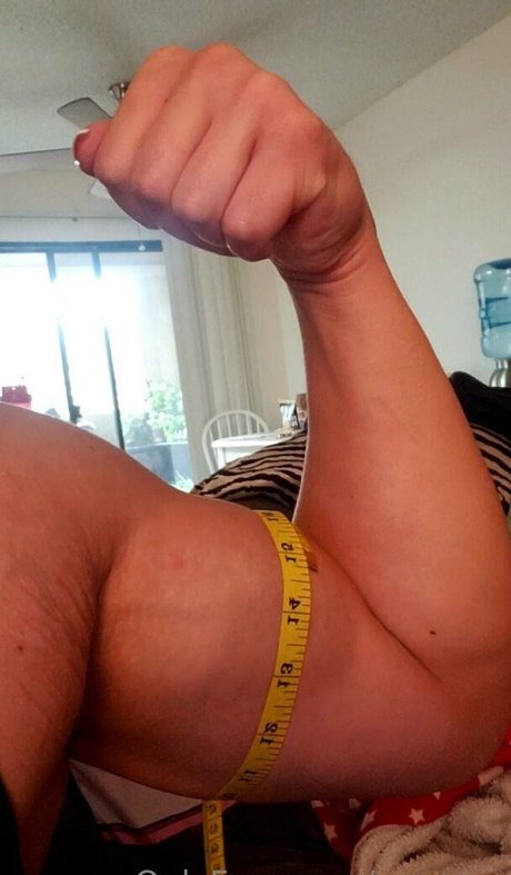 avysaur model naked gallery