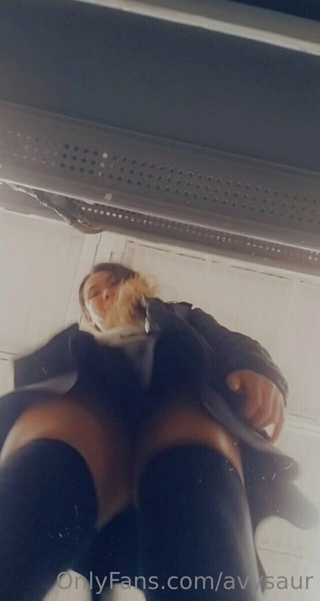 avysaur model nude image