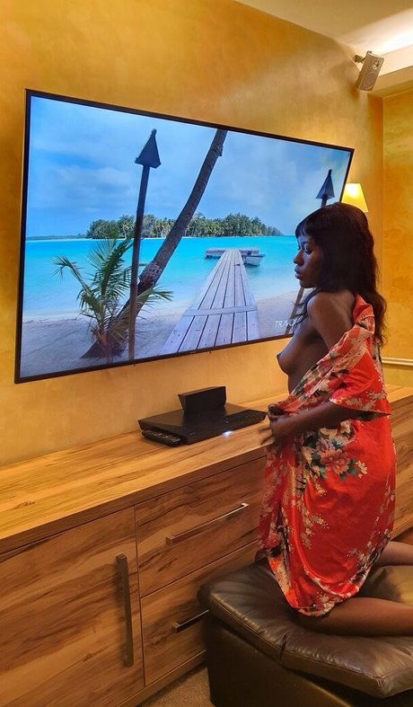 prettycollins nude star gallery