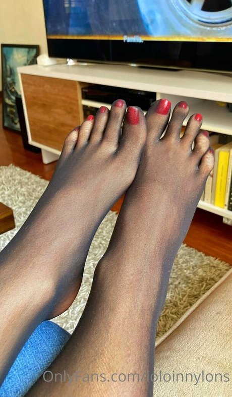 your favorite nylon girl model top picture