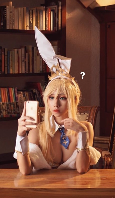 Refeen model naked pictures