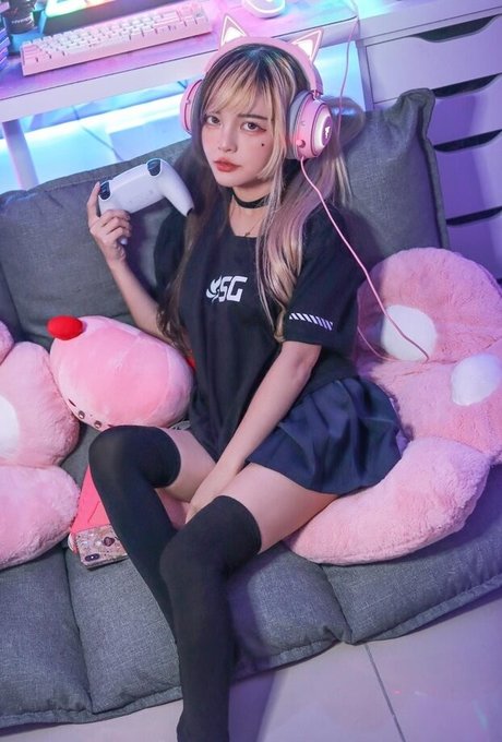 hairy asian onlyfans pornographic picture