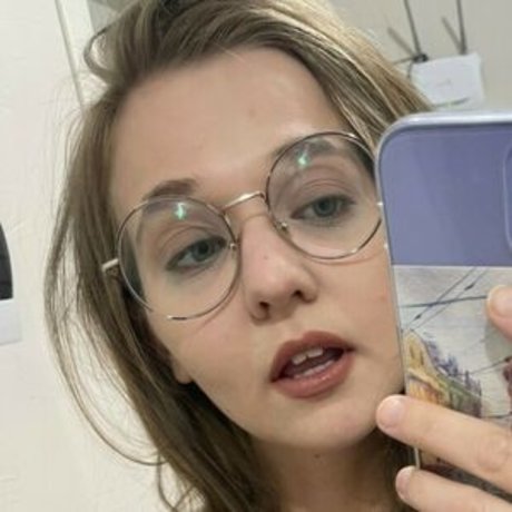 Tiny Valerie pornstar high quality galleries