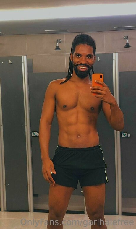 garihalefree naked model image