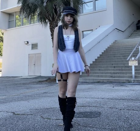 yourluvrgrl model sex img