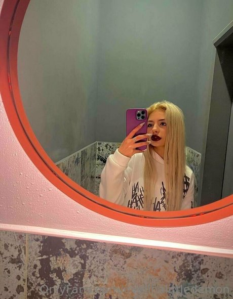 evelinalittledemon model porn image