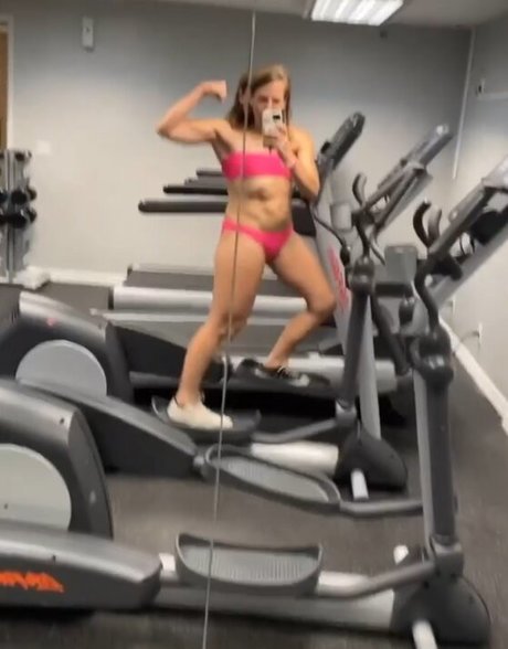 Ali Spagnola model adult pic