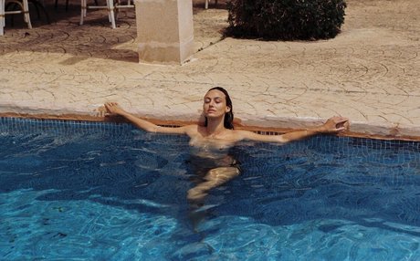 Miacbell sex pornstar photo