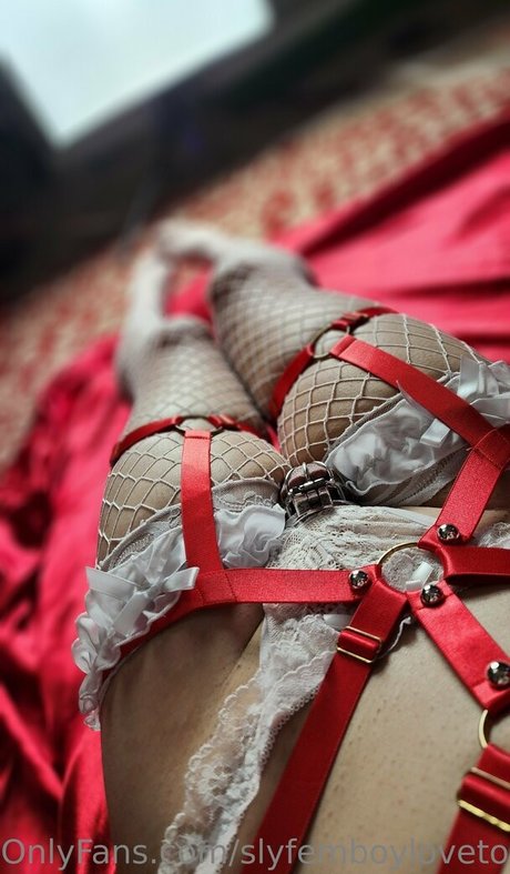 slyfemboylovetoy hot pornstar picture