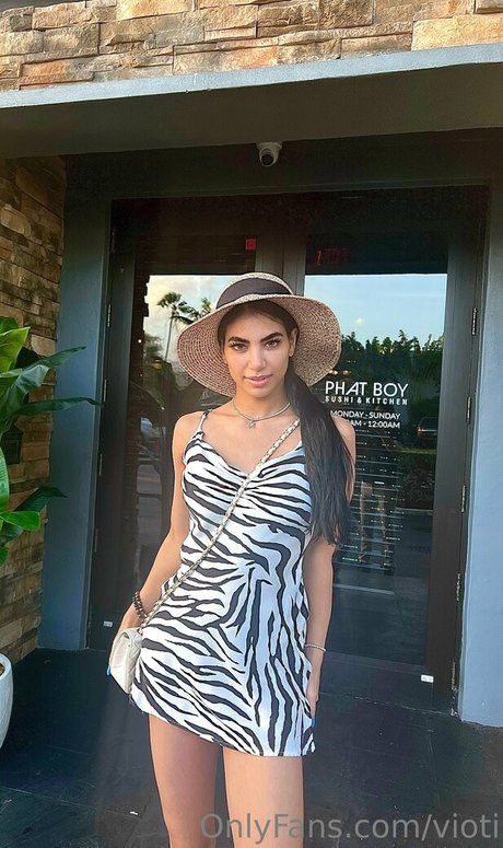 vioti star erotic pics