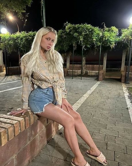 Alknwt star nude image