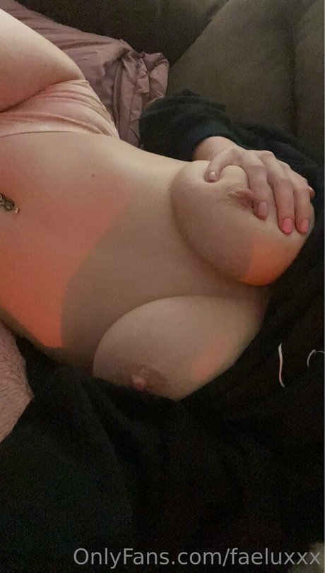 faeluxxx erotic model pics