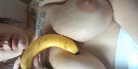 Winter Pierzina nude star img