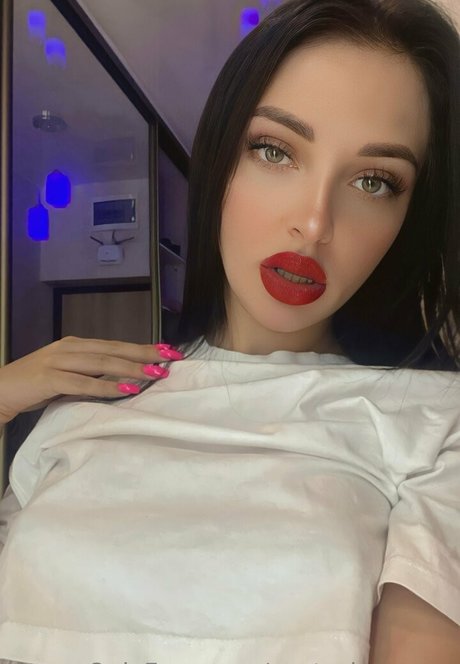 nasty brunette exclusive model pictures