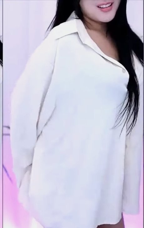 Laysha Goeun star sexy img