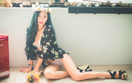 white shemale onlyfans sexy picture