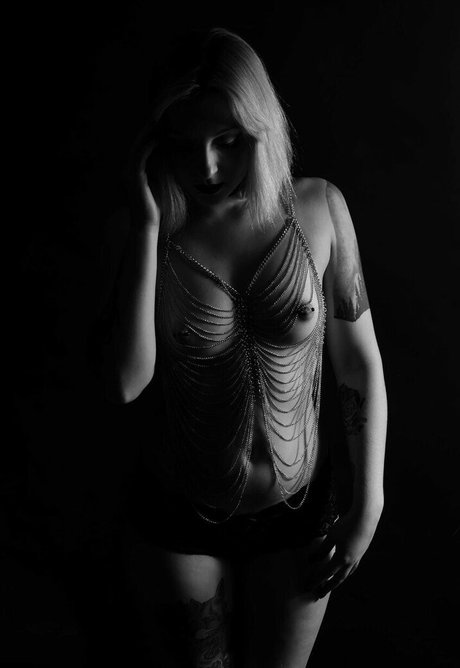 Midnight Mary model pretty image