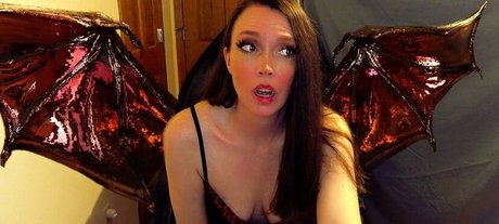 Molly Nova perfect actress pic