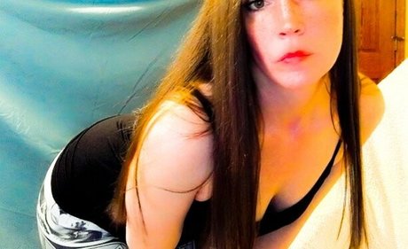 Molly Nova sexy model img