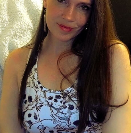 Molly Nova model pretty photos