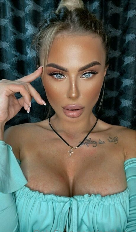 emilyon nudes model photos