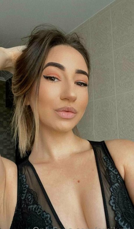 emilyon exclusive model pics