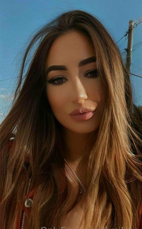 emilyon model beautiful galleries