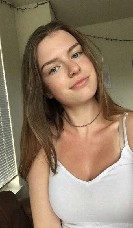 Lizziex star nude photo