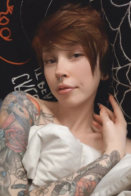 Ember Wolf pornstar naked gallery