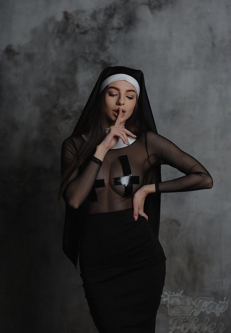 Anna Sazonova star exclusive image