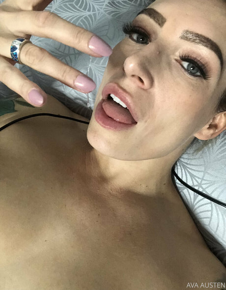 ava austen model hot photo