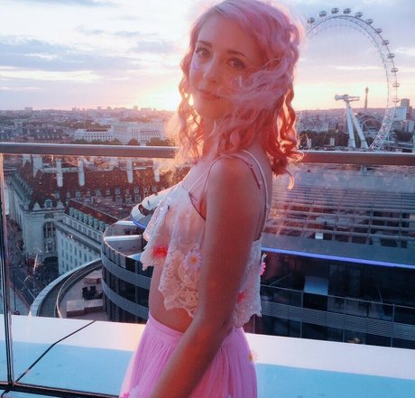 Connie Glynn nude star pictures