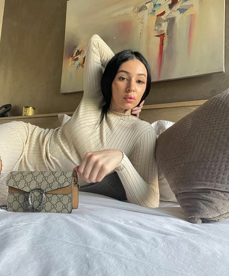 nidakhan naked pornstar gallery