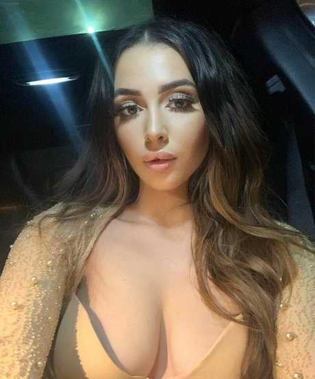 nidakhan model best photo