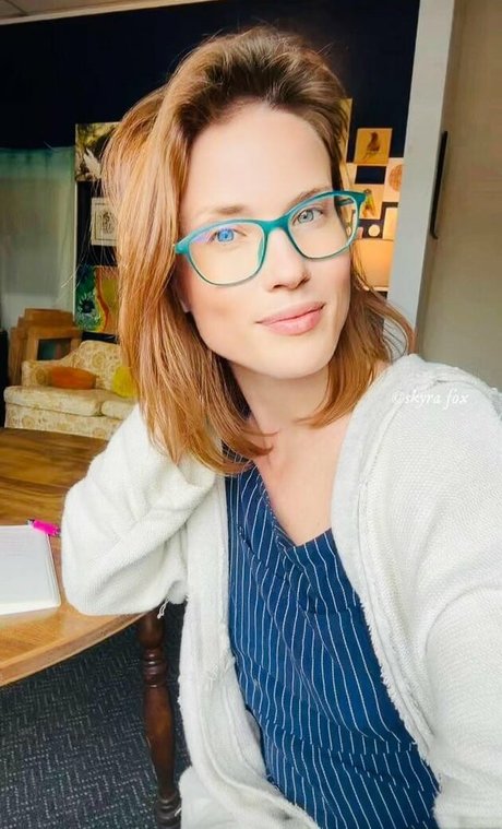 Skyra Fox hd actress pics