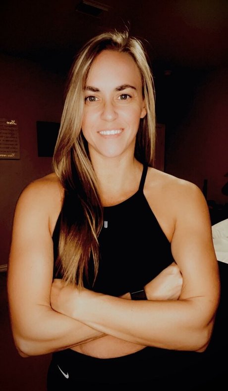 BikiniSquats model free image